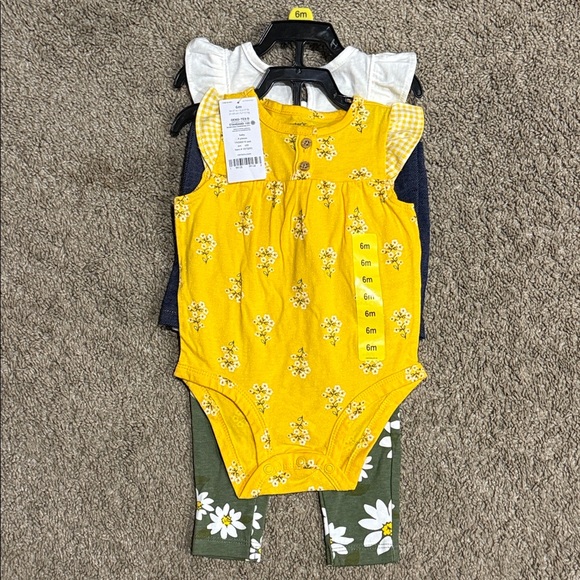 Carter's 6 Month 4-Piece Set Yellow and White Onesies, Jegging and Green Daisy - Picture 2 of 5